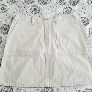 Size 8 G.H. Bass Khaki Skirt w/ Wide Pockets